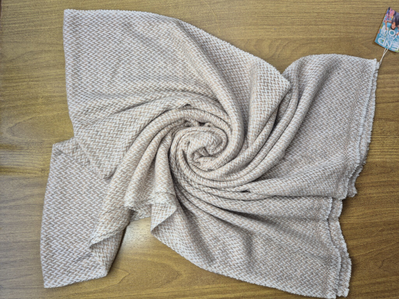 Handgewebter Stola in Champagner-Rosé mit feinem Rauten-Webmuster – LWH Nepal